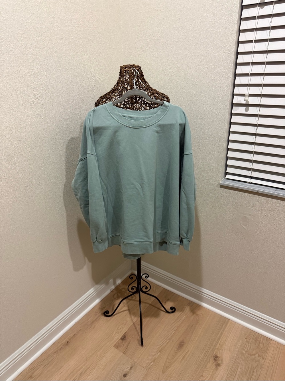 lululemon athletica Crewneck Sweatshirt in Sage